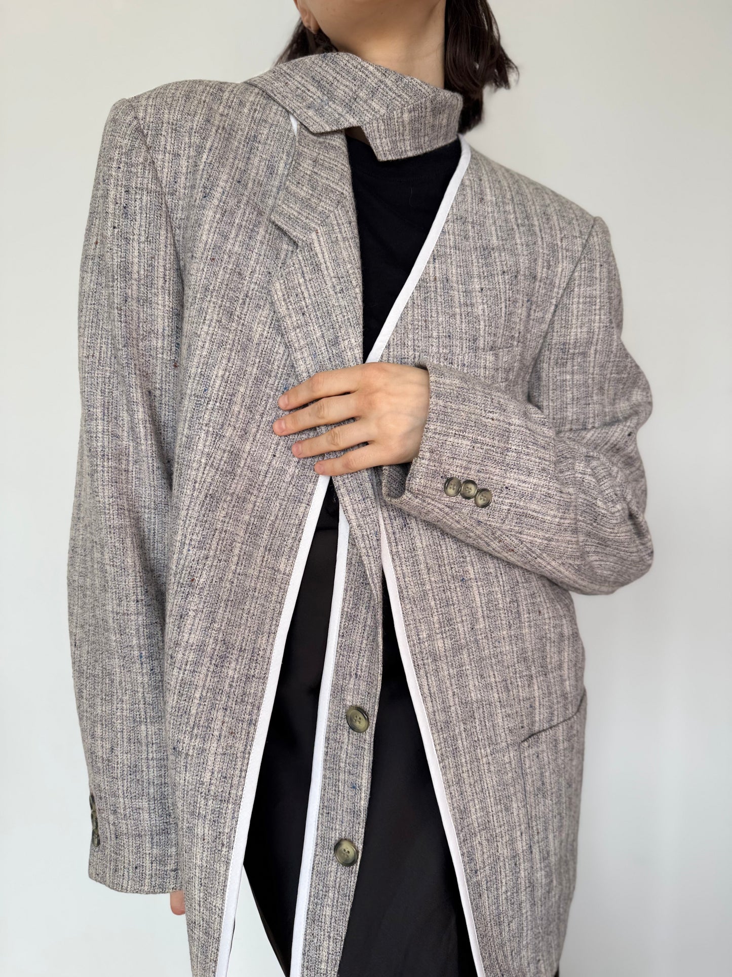 Deconstructed Gray Blazer with Detachable Collar