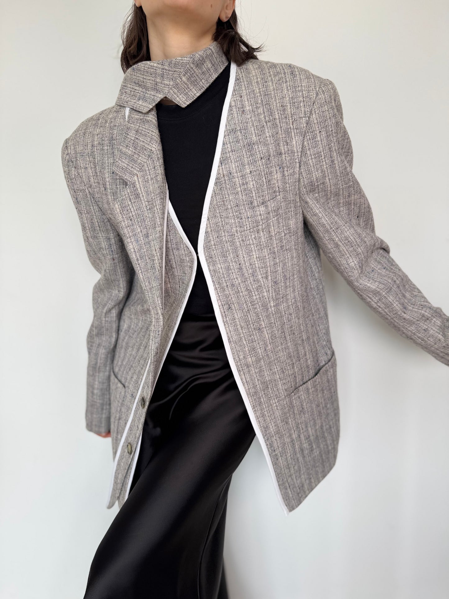 Deconstructed Gray Blazer with Detachable Collar