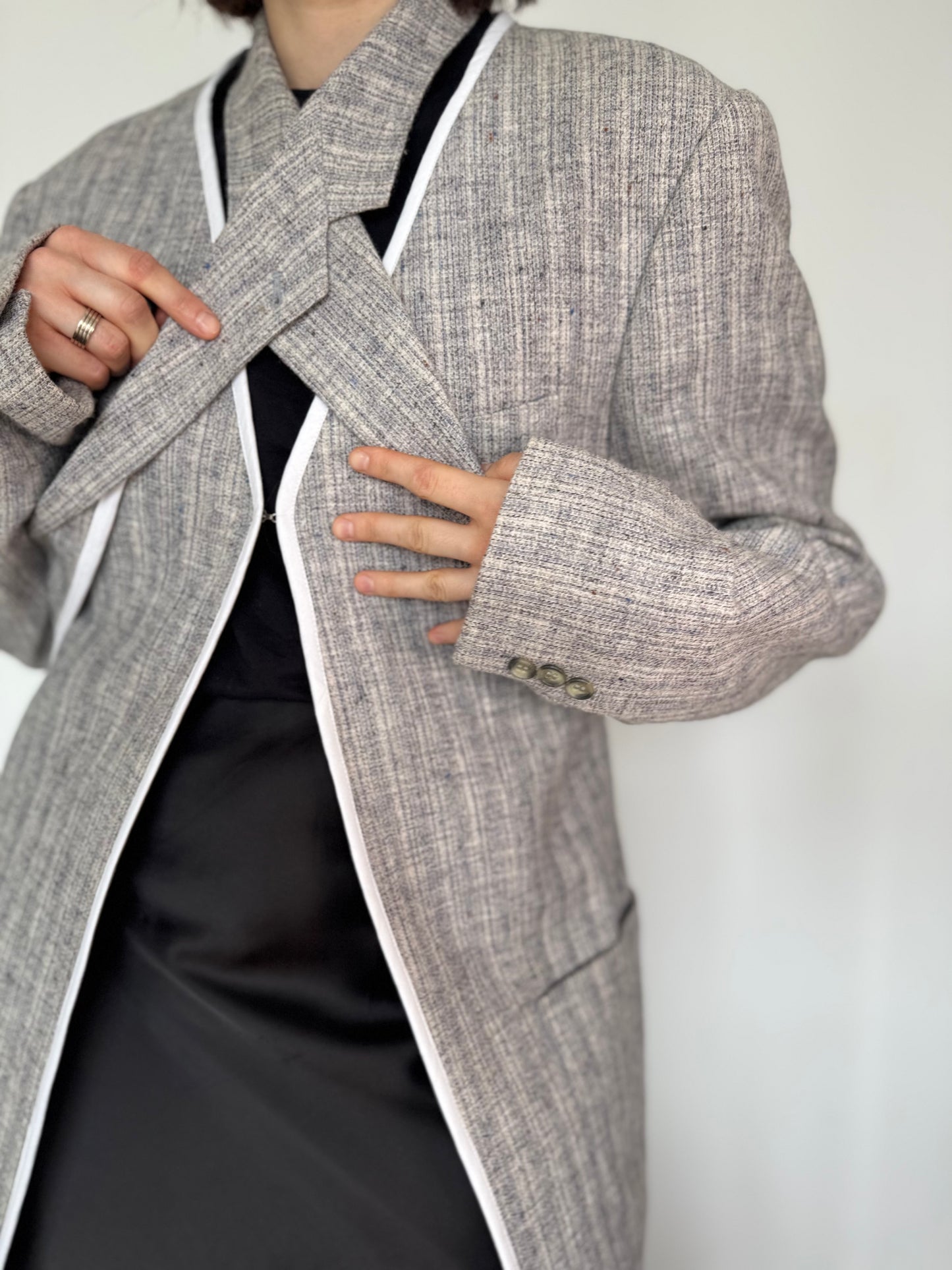 Deconstructed Gray Blazer with Detachable Collar